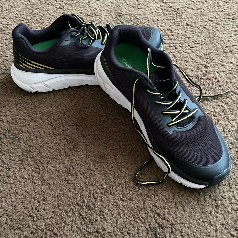 Avia women’s size 10 run/walk shoe in Black